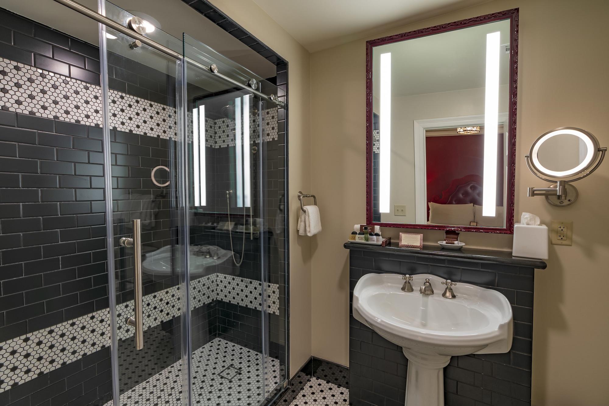 Dauphine Orleans Hotel Ню Орлиънс Екстериор снимка
